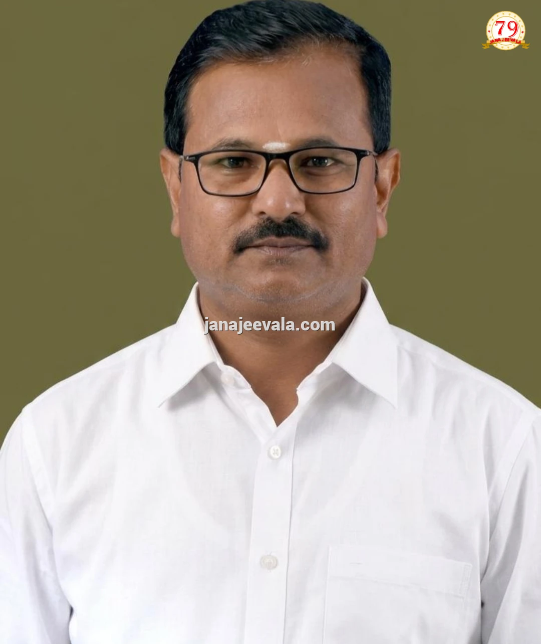 ಬಣ್ಣದ ಕುಂಚದಿಂದ ಕ್ಯಾಮೆರಾದ ಕಣ್ಣಿನವರೆಗೆ  ಕರ್ನಾಟಕ ಛಾಯಾ ರತ್ನ ಪಿ.ಕೆ. ಬಡಿಗೇರ ಅವರ ಸಾಧನೆಯ ಬೆಳಕು