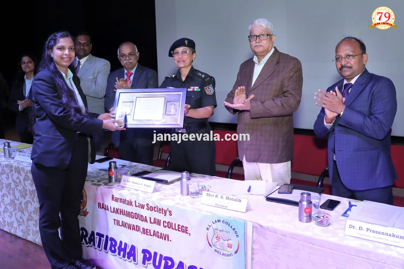 ಕೆಎಲ್‌ಎಸ್ ರಾಜಾ ಲಖಮಗೌಡ ಕಾನೂನು ಮಹಾವಿದ್ಯಾಲಯದ ಪ್ರತಿಭಾ ಪುರಸ್ಕಾರದಲ್ಲಿ ನಾಗಶ್ರೀ ನಂದಗಾವಿಗೆ ಎಂ.ಕೆ. ನಂಬಿಯಾರ್ ಚಿನ್ನದ ಪದಕ