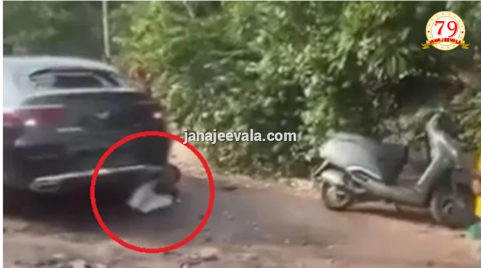 ಮೆರ್ಸಿಡಿಸ್ ಕಾರಿನಡಿಗೆ ಸಂಪೂರ್ಣವಾಗಿ ಸಿಲುಕಿದ ಕೆಲ ಕ್ಷಣಗಳಲ್ಲೇ ಎದ್ದು ನಡೆದು ಅಚ್ಚರಿ ಮೂಡಿಸಿದ ವ್ಯಕ್ತಿ…!