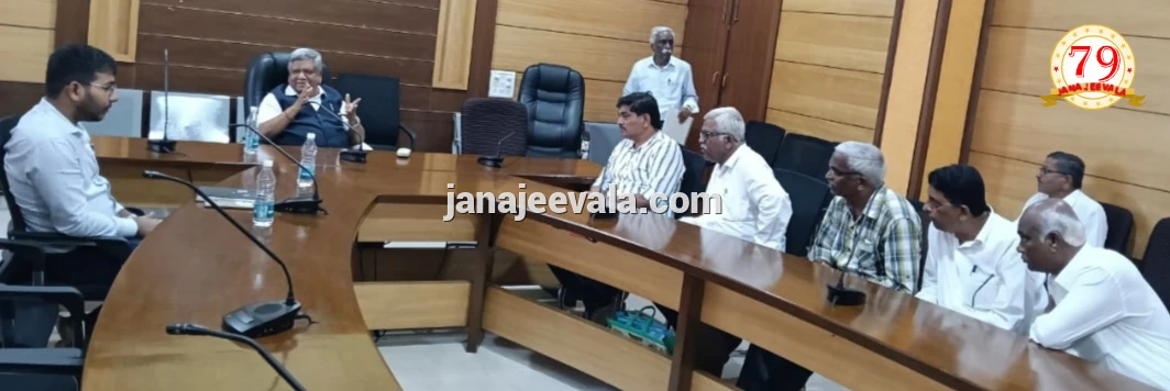 ನೈರುತ್ಯ ವಲಯದ ರೇಲ್ವೆ ಅಧಿಕಾರಿಗಳು ಹಾಗೂ ಘಟಪ್ರಭಾ ನಿವಾಸಿಗಳೊಂದಿಗೆ ಸಂಸದ ಶೆಟ್ಟರ ಸಭೆ