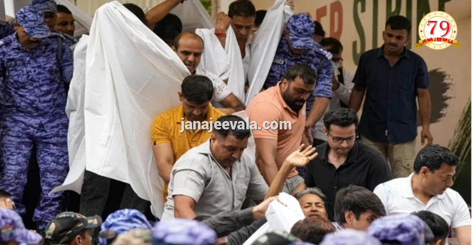 ಉಪವಾಸ ಸತ್ಯಾಗ್ರಹದ 21ನೇ ದಿನ : ಜಂತರ್ ಮಂತರ್‌ನಿಂದ ಸೋನಂ ವಾಂಗ್ಚುಕ್‌ರನ್ನು ಆಸ್ಪತ್ರೆಗೆ ಕರೆದೊಯ್ದ ಪೊಲೀಸರು
