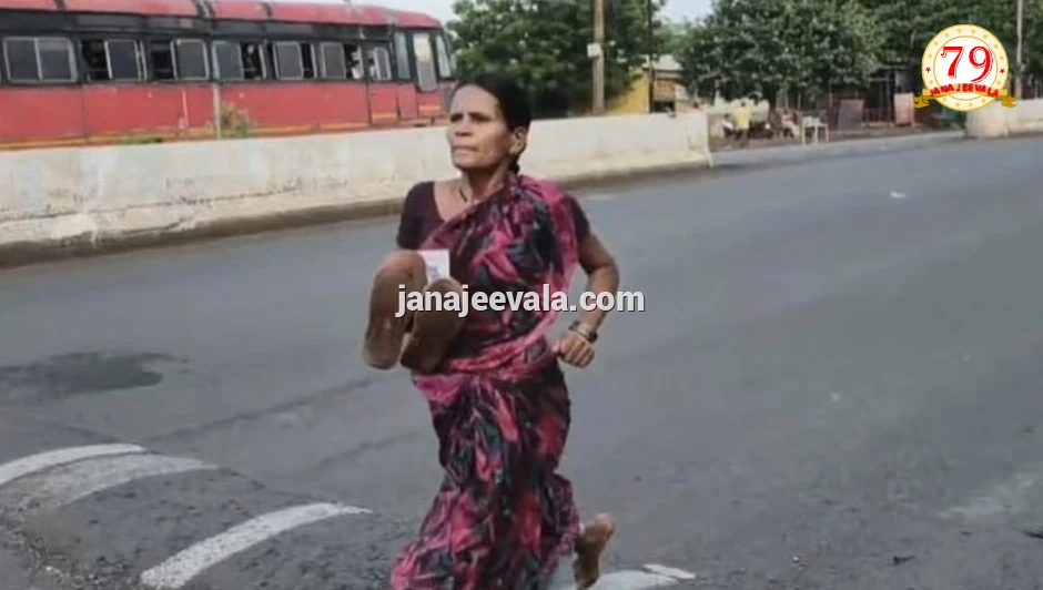 ಪುತ್ರಿಯರ ಶಿಕ್ಷಣಕ್ಕಾಗಿ ಸೀರೆಯುಟ್ಟು ಬರಿಗಾಲಿನಲ್ಲಿ ಓಡಿ ʼಮ್ಯಾರಥಾನ್‌ʼನಲ್ಲಿ ಮೊದಲ ಸ್ಥಾನ ಪಡೆದ 47 ವರ್ಷದ ತಾಯಿ !