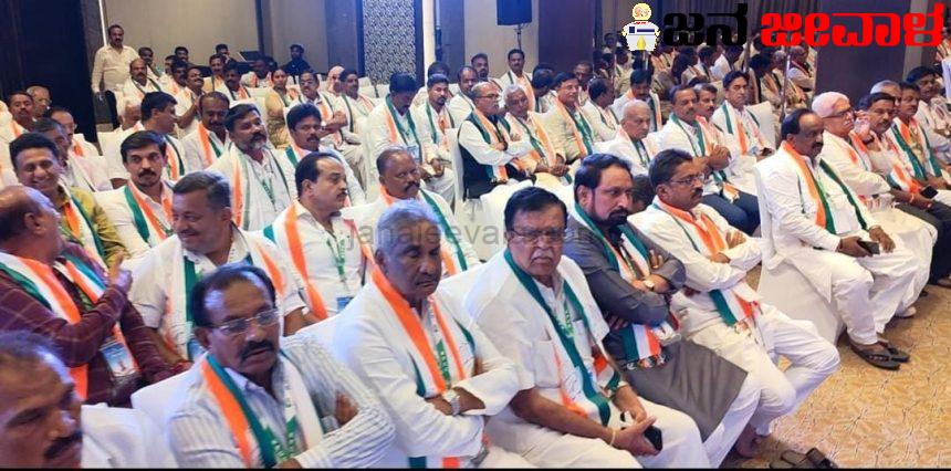 ಹೈಕಮಾಂಡ್ ಹೆಗಲಿಗೆ ಸಿಎಂ ಆಯ್ಕೆ ಜವಾಬ್ದಾರಿ: ಕಾಂಗ್ರೆಸ್ ಶಾಸಕಾಂಗ ಸಭೆಯಲ್ಲಿ ಮಹತ್ವದ ನಿರ್ಧಾರ ಹೈಕಮಾಂಡ್ ಹೆಗಲಿಗೆ ಸಿಎಂ ಆಯ್ಕೆ ಜವಾಬ್ದಾರಿ: ಕಾಂಗ್ರೆಸ್ ಶಾಸಕಾಂಗ ಸಭೆಯಲ್ಲಿ ಮಹತ್ವದ ನಿರ್ಧಾರ