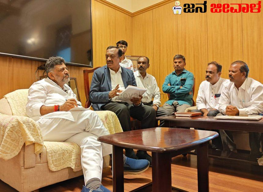 ಪ್ರತ್ಯೇಕ ಮಂಡಳಿ ರಚನೆ: ದ್ವಾರಕನಾಥ್ ನೇತೃತ್ವದ ಅಲೆಮಾರಿ ಮುಖಂಡರಿಂದ ಡಿಸಿಎಂ ಡಿ ಕೆ ಶಿವಕುಮಾರ್ ಅವರಿಗೆ ಮನವಿ ಪ್ರತ್ಯೇಕ ಮಂಡಳಿ ರಚನೆ: ದ್ವಾರಕನಾಥ್ ನೇತೃತ್ವದ ಅಲೆಮಾರಿ ಮುಖಂಡರಿಂದ ಡಿಸಿಎಂ ಡಿ ಕೆ ಶಿವಕುಮಾರ್ ಅವರಿಗೆ ಮನವಿ