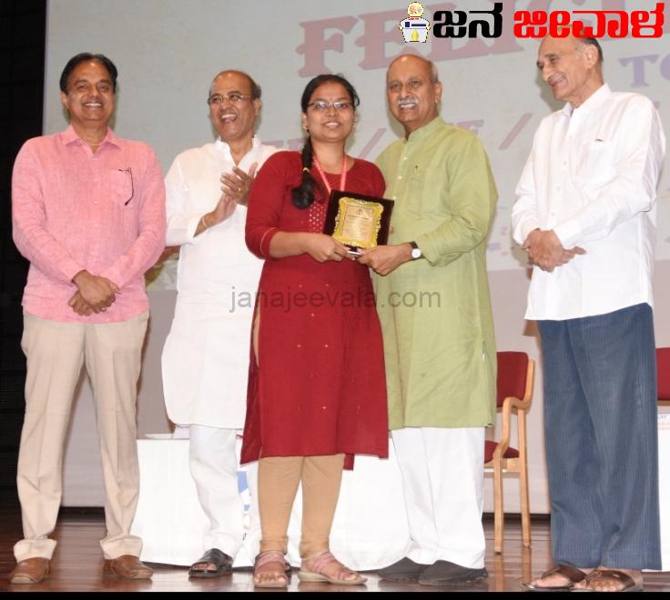 ಕೆ.ಎಲ್.ಇ. ಸಂಸ್ಥೆಯ ಪ್ರತಿಭಾವಂತ ಸಾಧಕ ವಿದ್ಯಾರ್ಥಿಗಳ ಅಭಿನಂದನಾ ಸಮಾರಂಭ ಕೆ.ಎಲ್.ಇ. ಸಂಸ್ಥೆಯ ಪ್ರತಿಭಾವಂತ ಸಾಧಕ ವಿದ್ಯಾರ್ಥಿಗಳ ಅಭಿನಂದನಾ ಸಮಾರಂಭ