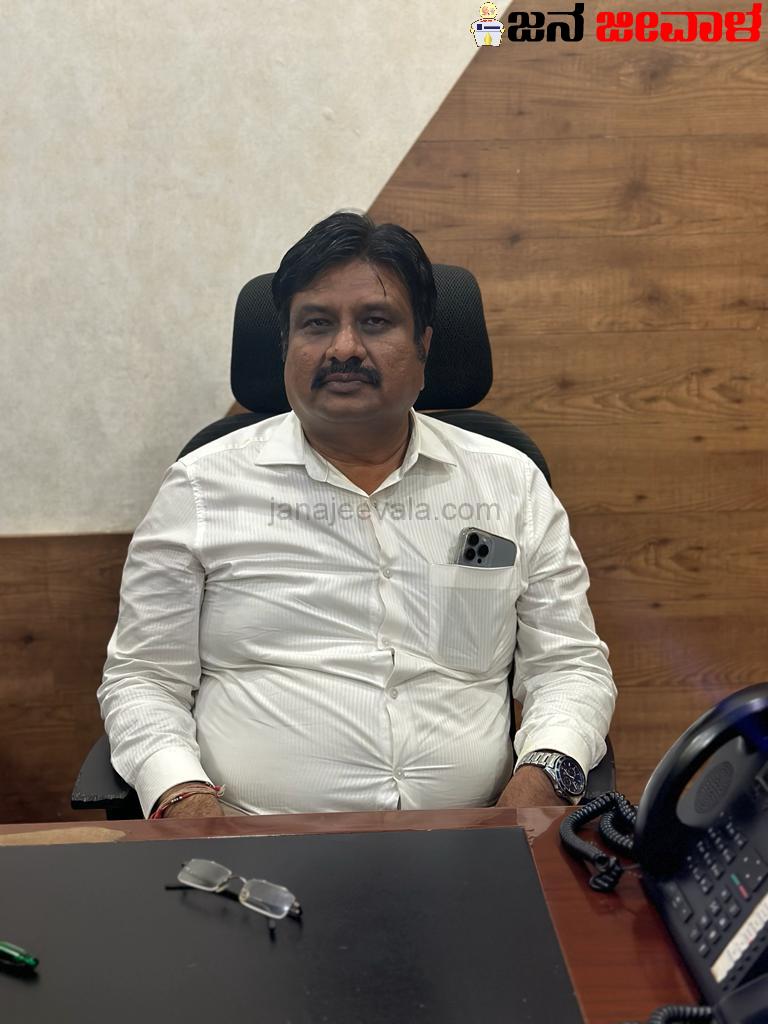 ವಿಜಯಕುಮಾರ ಹೊಣಕೇರಿ ಎಡಿಸಿ ಆಗಿ ಅಧಿಕಾರ ಸ್ವೀಕಾರ ವಿಜಯಕುಮಾರ ಹೊಣಕೇರಿ ಎಡಿಸಿ ಆಗಿ ಅಧಿಕಾರ ಸ್ವೀಕಾರ
