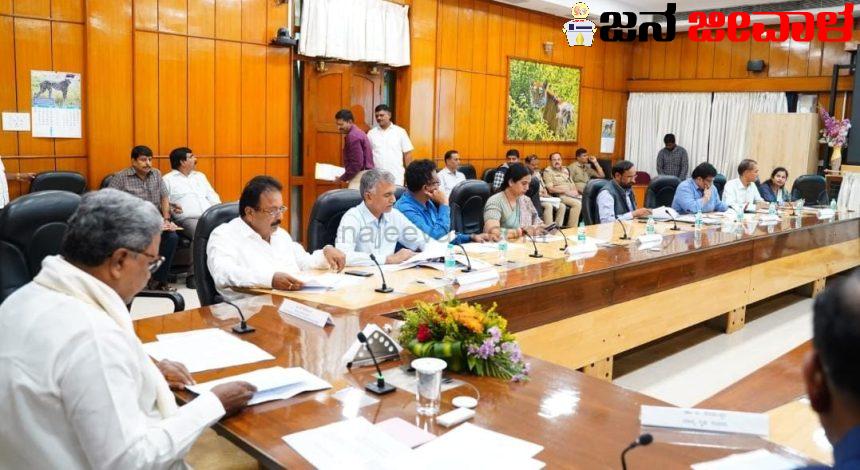 ಮುಂಜಾಗ್ರತಾ ಕ್ರಮ ಕೈಗೊಳ್ಳದ ಕಾರಣದಿಂದ ಅನಾಹುತ: ಗರಂ ಆದ ಸಿದ್ದರಾಮಯ್ಯ ಮುಂಜಾಗ್ರತಾ ಕ್ರಮ ಕೈಗೊಳ್ಳದ ಕಾರಣದಿಂದ ಅನಾಹುತ: ಗರಂ ಆದ ಸಿದ್ದರಾಮಯ್ಯ