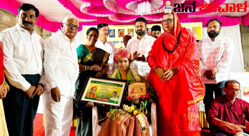 ಹುಕ್ಕೇರಿ ಹಿರೇಮಠದಲ್ಲಿ ಹೆಬ್ಬಾಳ್ಕರ್ ಗೆ ಸನ್ಮಾನ ಹುಕ್ಕೇರಿ ಹಿರೇಮಠದಲ್ಲಿ ಹೆಬ್ಬಾಳ್ಕರ್ ಗೆ ಸನ್ಮಾನ