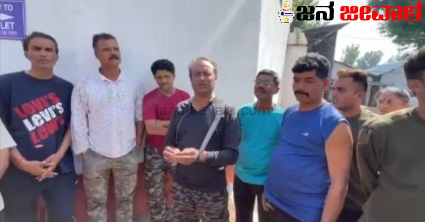 ಬೆಳಗಾವಿಯ 35 ಅಮರನಾಥ ಯಾತ್ರಿಗಳಿಗೆ ದೂರವಾಣಿ ಮೂಲಕ ಸಂಪರ್ಕಿಸಿ ಯೋಗಕ್ಷೇಮ ವಿಚಾರಿಸಿದ ಮಾಜಿ ಶಾಸಕ ಅನಿಲ ಬೆನಕೆ ಬೆಳಗಾವಿಯ 35 ಅಮರನಾಥ ಯಾತ್ರಿಗಳಿಗೆ ದೂರವಾಣಿ ಮೂಲಕ ಸಂಪರ್ಕಿಸಿ ಯೋಗಕ್ಷೇಮ ವಿಚಾರಿಸಿದ ಮಾಜಿ ಶಾಸಕ ಅನಿಲ ಬೆನಕೆ