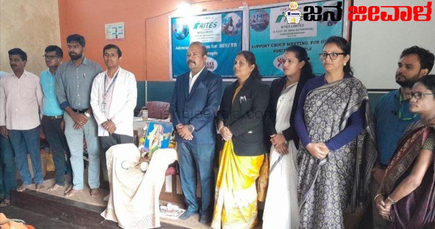 ಸವದತ್ತಿಯಲ್ಲಿ ಕಿಟ್ ವಿತರಣೆ ಸವದತ್ತಿಯಲ್ಲಿ ಕಿಟ್ ವಿತರಣೆ