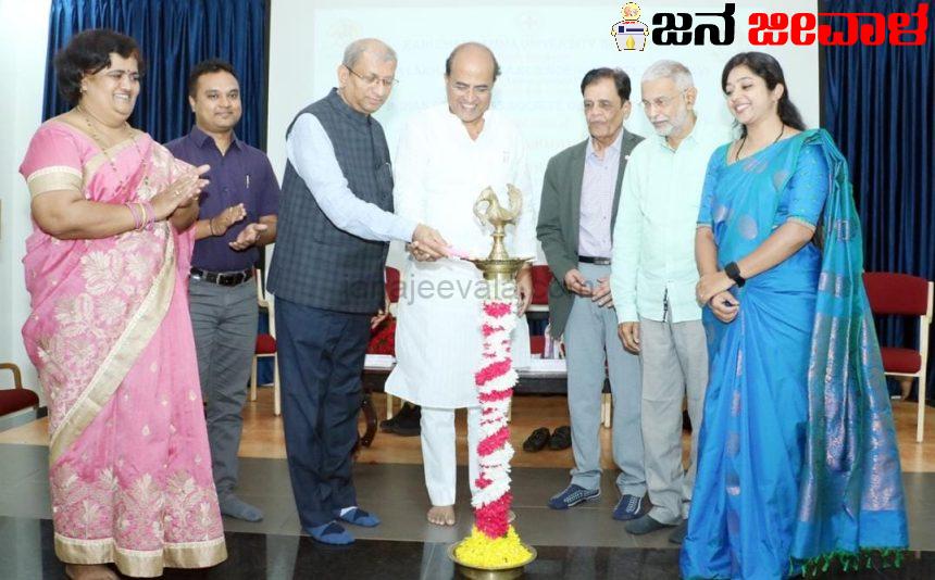 ಮಾನವ ಬುದ್ಧಿವಂತನಾಗಿ ಬದುಕುವುದಕ್ಕಿಂತ ಮಾನವೀಯತೆಯುಳ್ಳವನಾಗಿ ಬದುಕುವುದು ಮುಖ್ಯ ಮಾನವ ಬುದ್ಧಿವಂತನಾಗಿ ಬದುಕುವುದಕ್ಕಿಂತ ಮಾನವೀಯತೆಯುಳ್ಳವನಾಗಿ ಬದುಕುವುದು ಮುಖ್ಯ