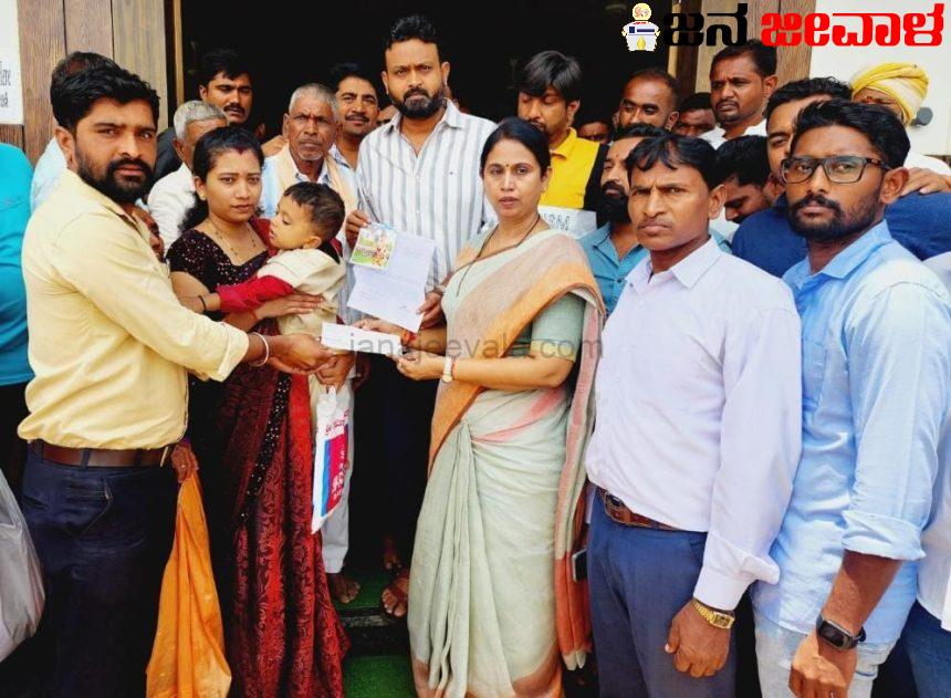 ನಾಯಿ ಕಡಿತದಿಂದ ಮಗು ಸಾವು: ಲಕ್ಷ್ಮೀ ತಾಯಿ ಫೌಂಡೇಶನ್ ನಿಂದ ಆರ್ಥಿಕ ನೆರವು ನಾಯಿ ಕಡಿತದಿಂದ ಮಗು ಸಾವು: ಲಕ್ಷ್ಮೀ ತಾಯಿ ಫೌಂಡೇಶನ್ ನಿಂದ ಆರ್ಥಿಕ ನೆರವು