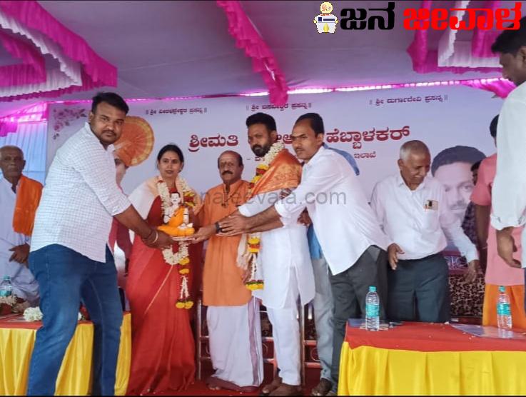 ಹುಟ್ಟೂರಿನ ಅಭಿವೃದ್ಧಿಗೆ 60 ಕೋಟಿ ರೂ. ಯೋಜನೆ – ತವರಿನ ಸನ್ಮಾನ ಸ್ವೀಕರಿಸಿದ ಸಚಿವೆ ಲಕ್ಷ್ಮೀ ಹೆಬ್ಬಾಳಕರ್ ಮಾಹಿತಿ ಹುಟ್ಟೂರಿನ ಅಭಿವೃದ್ಧಿಗೆ 60 ಕೋಟಿ ರೂ. ಯೋಜನೆ – ತವರಿನ ಸನ್ಮಾನ ಸ್ವೀಕರಿಸಿದ ಸಚಿವೆ ಲಕ್ಷ್ಮೀ ಹೆಬ್ಬಾಳಕರ್ ಮಾಹಿತಿ