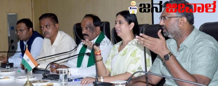 ಮಲಪ್ರಭಾ ಯೋಜನಾ ನೀರಾವರಿ ಸಲಹಾ ಸಮಿತಿ ಸಭೆ : ಕುಡಿಯುವ ನೀರು ಬಿಡುಗಡೆಗೆ ನಿರ್ಧಾರ: ಸಚಿವೆ ಲಕ್ಷ್ಮೀ ಹೆಬ್ಬಾಳಕರ್ ಮಲಪ್ರಭಾ ಯೋಜನಾ ನೀರಾವರಿ ಸಲಹಾ ಸಮಿತಿ ಸಭೆ : ಕುಡಿಯುವ ನೀರು ಬಿಡುಗಡೆಗೆ ನಿರ್ಧಾರ: ಸಚಿವೆ ಲಕ್ಷ್ಮೀ ಹೆಬ್ಬಾಳಕರ್