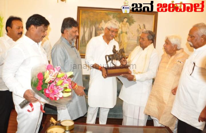 ಕಾವೇರಿ ನೀರು ಹಂಚಿಕೆ: ಕೇಂದ್ರ ಜಲ ಶಕ್ತಿ ಸಚಿವರ ಪ್ರತಿಕ್ರಿಯೆ ಸಕಾರಾತ್ಮಕ: ಮುಖ್ಯಮಂತ್ರಿ ಸಿದ್ದರಾಮಯ್ಯ ಕಾವೇರಿ ನೀರು ಹಂಚಿಕೆ: ಕೇಂದ್ರ ಜಲ ಶಕ್ತಿ ಸಚಿವರ ಪ್ರತಿಕ್ರಿಯೆ ಸಕಾರಾತ್ಮಕ: ಮುಖ್ಯಮಂತ್ರಿ ಸಿದ್ದರಾಮಯ್ಯ