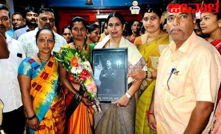 ಮೋದಗಾದಲ್ಲಿ ಸಚಿವೆ ಲಕ್ಷ್ಮೀ ಹೆಬ್ಬಾಳಕರ್ ಗೆ ಅದ್ಧೂರಿ ಸನ್ಮಾನ ಮೋದಗಾದಲ್ಲಿ ಸಚಿವೆ ಲಕ್ಷ್ಮೀ ಹೆಬ್ಬಾಳಕರ್ ಗೆ ಅದ್ಧೂರಿ ಸನ್ಮಾನ