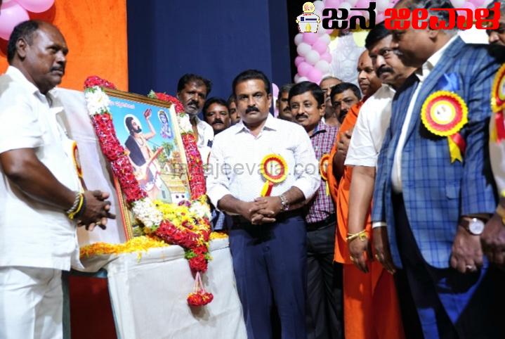 ವಿದ್ಯಾರ್ಥಿ ಜೀವನದಲ್ಲೇ ನಾವು ನಮ್ಮ ಮಾದರಿ ವ್ಯಕ್ತಿತ್ವಗಳನ್ನು ಆರಿಸಿಕೊಳ್ಳಬೇಕು: ವಿದ್ಯಾರ್ಥಿಗಳಿಗೆ ಕೆ.ವಿ.ಪ್ರಭಾಕರ್ ಕರೆ ವಿದ್ಯಾರ್ಥಿ ಜೀವನದಲ್ಲೇ ನಾವು ನಮ್ಮ ಮಾದರಿ ವ್ಯಕ್ತಿತ್ವಗಳನ್ನು ಆರಿಸಿಕೊಳ್ಳಬೇಕು: ವಿದ್ಯಾರ್ಥಿಗಳಿಗೆ ಕೆ.ವಿ.ಪ್ರಭಾಕರ್ ಕರೆ