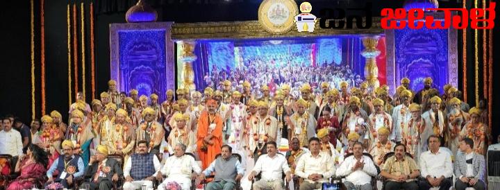 ನಾಡದೇವಿ ಭುವನೇಶ್ವರಿ ಹೆಸರಿನಲ್ಲಿ ದೊಡ್ಡ ಕನ್ನಡ ಭವನ ನಿರ್ಮಾಣ: ಸಿದ್ದರಾಮಯ್ಯ ಘೋಷಣೆ ನಾಡದೇವಿ ಭುವನೇಶ್ವರಿ ಹೆಸರಿನಲ್ಲಿ ದೊಡ್ಡ ಕನ್ನಡ ಭವನ ನಿರ್ಮಾಣ: ಸಿದ್ದರಾಮಯ್ಯ ಘೋಷಣೆ