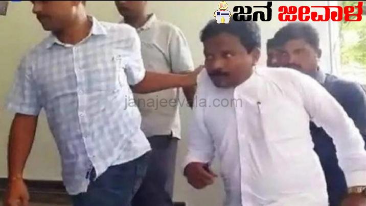 ಕೊನೆಗೂ ರುದ್ರಗೌಡ ಪಾಟೀಲ ಬಂಧನ ಕೊನೆಗೂ ರುದ್ರಗೌಡ ಪಾಟೀಲ ಬಂಧನ