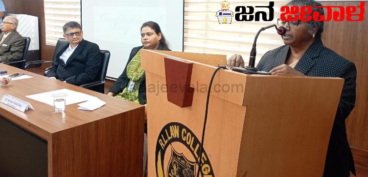 ಭಾರತೀಯ ಸಂವಿಧಾನ ಜಗತ್ತಿನಲ್ಲೇ ಅತ್ಯಂತ ದೊಡ್ಡ ಸಂವಿಧಾನ ಭಾರತೀಯ ಸಂವಿಧಾನ ಜಗತ್ತಿನಲ್ಲೇ ಅತ್ಯಂತ ದೊಡ್ಡ ಸಂವಿಧಾನ