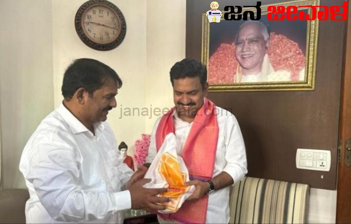 ಬಿಜೆಪಿ ರಾಜ್ಯಾಧ್ಯಕ್ಷ ವಿಜಯೇಂದ್ರ ಭೇಟಿಯಾದ ಅನಿಲ ಬೆನಕೆ ಬಿಜೆಪಿ ರಾಜ್ಯಾಧ್ಯಕ್ಷ ವಿಜಯೇಂದ್ರ ಭೇಟಿಯಾದ ಅನಿಲ ಬೆನಕೆ