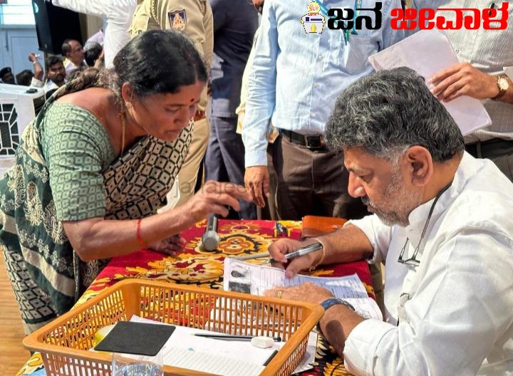 ನಾವು ಬೆಂಗಳೂರಿನವರು ಎಂದು ಮತ್ತೆ ಪುನರುಚ್ಚರಿಸಿದ ಡಿಕೆಶಿ ನಾವು ಬೆಂಗಳೂರಿನವರು ಎಂದು ಮತ್ತೆ ಪುನರುಚ್ಚರಿಸಿದ ಡಿಕೆಶಿ