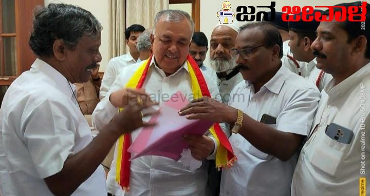 ಶೀಘ್ರವೇ ಕಿತ್ತೂರು ಕರ್ನಾಟಕ ರಸ್ತೆ ಸಾರಿಗೆ ಸಂಸ್ಥೆ ಎಂದು ಮರುನಾಮಕರಣ ಮಾಡಲು ಮನವಿ ಶೀಘ್ರವೇ ಕಿತ್ತೂರು ಕರ್ನಾಟಕ ರಸ್ತೆ ಸಾರಿಗೆ ಸಂಸ್ಥೆ ಎಂದು ಮರುನಾಮಕರಣ ಮಾಡಲು ಮನವಿ