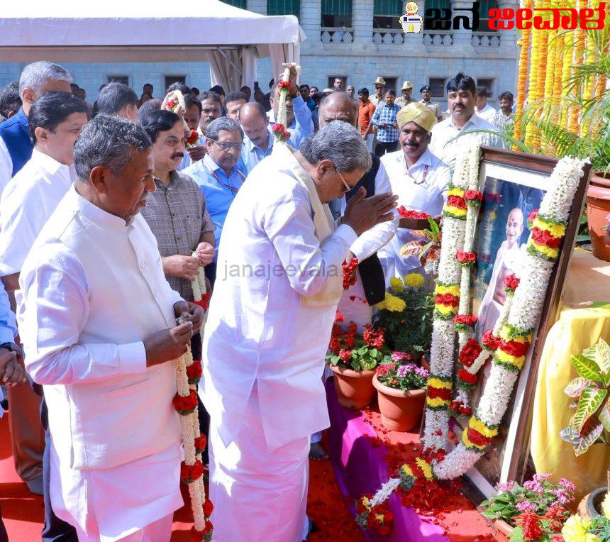ಮಹಾತ್ಮಾ ಗಾಂಧಿ ಶ್ರೇಷ್ಠ ಹಿಂದೂ : ಜೈ ಶ್ರೀರಾಮ್ ಬಿಜೆಪಿಯವರ ಸ್ವತ್ತಲ್ಲ. ಮಹಾತ್ಮಾ ಗಾಂಧೀಜಿಯವರೇ ‘ಹೇ ರಾಮ್’ ಎಂದಿದ್ದರು : ಸಿದ್ದರಾಮಯ್ಯ ಮಹಾತ್ಮಾ ಗಾಂಧಿ ಶ್ರೇಷ್ಠ ಹಿಂದೂ : ಜೈ ಶ್ರೀರಾಮ್ ಬಿಜೆಪಿಯವರ ಸ್ವತ್ತಲ್ಲ. ಮಹಾತ್ಮಾ ಗಾಂಧೀಜಿಯವರೇ ‘ಹೇ ರಾಮ್’ ಎಂದಿದ್ದರು : ಸಿದ್ದರಾಮಯ್ಯ