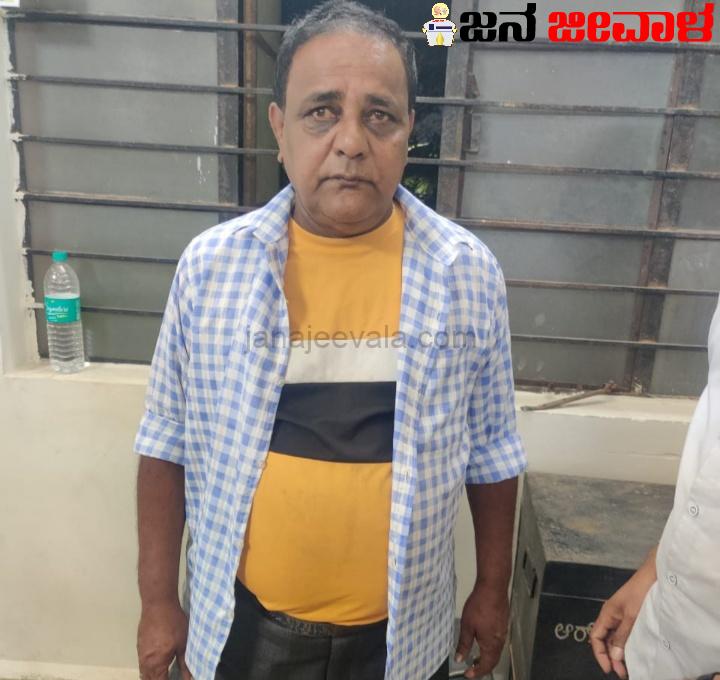 ಮದುವೆಗೆ ಬಂದವರ ವ್ಯಾನಿಟಿ ಬ್ಯಾಗ್ ಸಮೇತ ಪರಾರಿಯಾಗಿದ್ದ ಕಳ್ಳನ ಬಂಧನ : 3.5 ಲಕ್ಷ ಆಭರಣ ವಶಕ್ಕೆ ಮದುವೆಗೆ ಬಂದವರ ವ್ಯಾನಿಟಿ ಬ್ಯಾಗ್ ಸಮೇತ ಪರಾರಿಯಾಗಿದ್ದ ಕಳ್ಳನ ಬಂಧನ : 3.5 ಲಕ್ಷ ಆಭರಣ ವಶಕ್ಕೆ