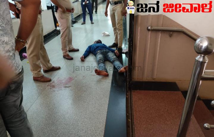 ಬೆಳಗಾವಿ ಜಿಲ್ಲಾಧಿಕಾರಿ ಕಚೇರಿಯಲ್ಲಿ ಆತ್ಮಹತ್ಯೆಗೆ ಪ್ರಯತ್ನಿಸಿದ ಯುವಕ ಬೆಳಗಾವಿ ಜಿಲ್ಲಾಧಿಕಾರಿ ಕಚೇರಿಯಲ್ಲಿ ಆತ್ಮಹತ್ಯೆಗೆ ಪ್ರಯತ್ನಿಸಿದ ಯುವಕ