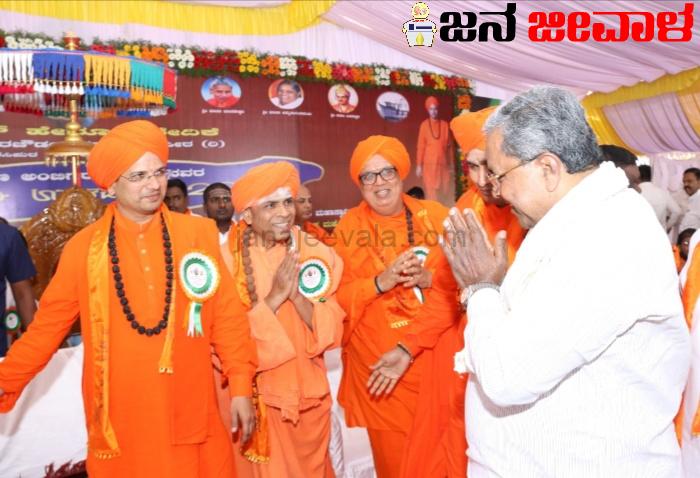 ಸಂಸದ ಹೆಗಡೆಗೆ ಸಿಎಂ ತಿರುಗೇಟು : ಸಾಮೂಹಿಕ ಅತ್ಯಾಚಾರ ಪ್ರಕರಣದಲ್ಲಿ ಯಾರನ್ನೂ ರಕ್ಷಿಸುವ ಪ್ರಶ್ನೆಯೇ ಇಲ್ಲ ಸಂಸದ ಹೆಗಡೆಗೆ ಸಿಎಂ ತಿರುಗೇಟು : ಸಾಮೂಹಿಕ ಅತ್ಯಾಚಾರ ಪ್ರಕರಣದಲ್ಲಿ ಯಾರನ್ನೂ ರಕ್ಷಿಸುವ ಪ್ರಶ್ನೆಯೇ ಇಲ್ಲ