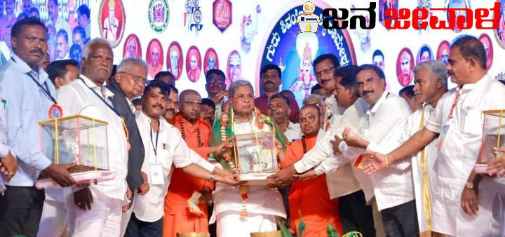 ಎಲ್ಲರಿಗೂ ಕೊಳ್ಳುವ ಶಕ್ತಿ ತುಂಬಲು ಸರ್ಕಾರ ಕಾರ್ಯಪ್ರವೃತ್ತವಾಗಿದೆ : ಮುಖ್ಯ ಮಂತ್ರಿ ಸಿದ್ದರಾಮಯ್ಯ ಎಲ್ಲರಿಗೂ ಕೊಳ್ಳುವ ಶಕ್ತಿ ತುಂಬಲು ಸರ್ಕಾರ ಕಾರ್ಯಪ್ರವೃತ್ತವಾಗಿದೆ : ಮುಖ್ಯ ಮಂತ್ರಿ ಸಿದ್ದರಾಮಯ್ಯ