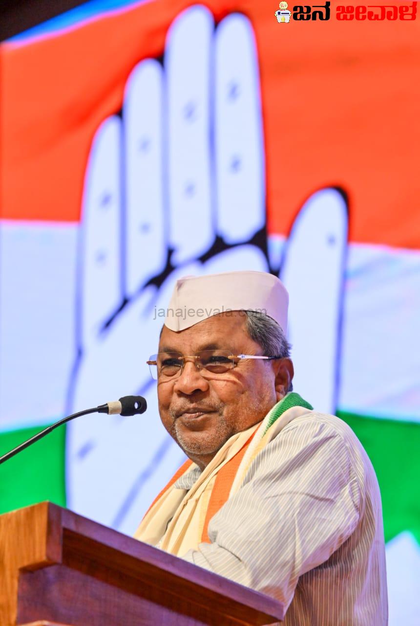 ಕಡಿ, ಬಡಿ, ಕತ್ತರಿಸು, ಕೊಲ್ಲು ಎಂಬುದು ಆರ್.ಎಸ್.ಎಸ್.ನಲ್ಲಿ ತರಬೇತಿ ಪಡೆದವರ ಭಾಷೆ : ಮುಖ್ಯಮಂತ್ರಿ ಸಿದ್ದರಾಮಯ್ಯ ಕಡಿ, ಬಡಿ, ಕತ್ತರಿಸು, ಕೊಲ್ಲು ಎಂಬುದು ಆರ್.ಎಸ್.ಎಸ್.ನಲ್ಲಿ ತರಬೇತಿ ಪಡೆದವರ ಭಾಷೆ : ಮುಖ್ಯಮಂತ್ರಿ ಸಿದ್ದರಾಮಯ್ಯ