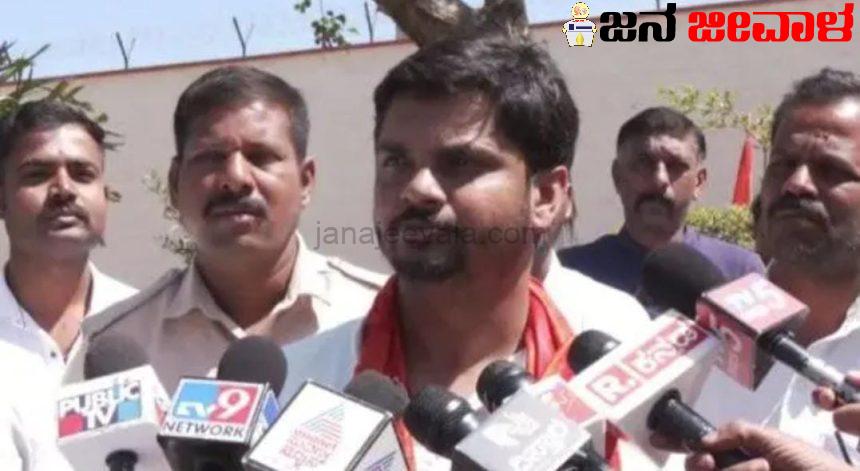 ಅಣ್ಣಾಮಲೈ ಮುಖ್ಯಮಂತ್ರಿ ಆಗ್ತಾರೆ, ಮೋದಿಗೆ ಪಟ್ಟಾಭಿಷೇಕವಾಗುತ್ತದೆ: ವಿನಯ್ ಗುರೂಜಿ ಭವಿಷ್ಯ ಅಣ್ಣಾಮಲೈ ಮುಖ್ಯಮಂತ್ರಿ ಆಗ್ತಾರೆ, ಮೋದಿಗೆ ಪಟ್ಟಾಭಿಷೇಕವಾಗುತ್ತದೆ: ವಿನಯ್ ಗುರೂಜಿ ಭವಿಷ್ಯ