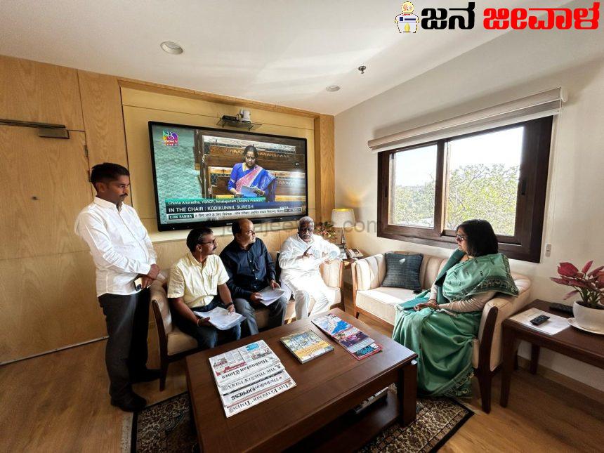 ಬೆಳಗಾವಿ ಜಿಲ್ಲೆಯ ರೈಲ್ವೆ ಸಮಸ್ಯೆಗಳ ಚರ್ಚೆ ನಡೆಸಿದ ಈರಣ್ಣ ಕಡಾಡಿ ಬೆಳಗಾವಿ ಜಿಲ್ಲೆಯ ರೈಲ್ವೆ ಸಮಸ್ಯೆಗಳ ಚರ್ಚೆ ನಡೆಸಿದ ಈರಣ್ಣ ಕಡಾಡಿ