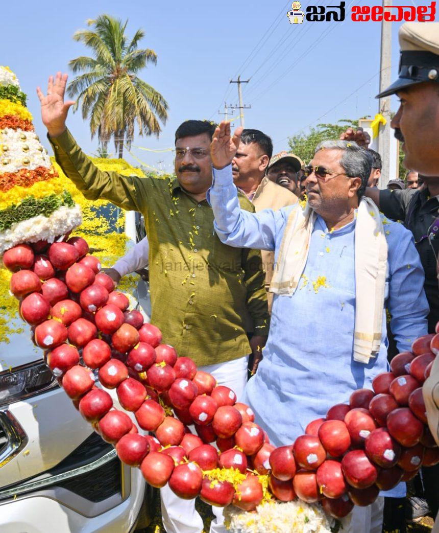 ಲೋಕಸಭಾ ಚುನಾವಣೆಯಲ್ಲಿ ಕನಿಷ್ಠ 20 ಸ್ಥಾನ : ಮತ್ತೆ ಪ್ರತಿಪಾದಿಸಿದ ಸಿಎಂ ಲೋಕಸಭಾ ಚುನಾವಣೆಯಲ್ಲಿ ಕನಿಷ್ಠ 20 ಸ್ಥಾನ : ಮತ್ತೆ ಪ್ರತಿಪಾದಿಸಿದ ಸಿಎಂ