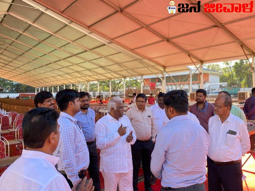 ನಿತಿನ್ ಗಡ್ಕರಿ ಬೆಳಗಾವಿ ಭೇಟಿ ಹಿನ್ನೆಲೆಯಲ್ಲಿ ಪೂರ್ವಸಿದ್ಧತೆ ಪರಿಶೀಲಿಸಿದ ಈರಣ್ಣ ಕಡಾಡಿ ನಿತಿನ್ ಗಡ್ಕರಿ ಬೆಳಗಾವಿ ಭೇಟಿ ಹಿನ್ನೆಲೆಯಲ್ಲಿ ಪೂರ್ವಸಿದ್ಧತೆ ಪರಿಶೀಲಿಸಿದ ಈರಣ್ಣ ಕಡಾಡಿ