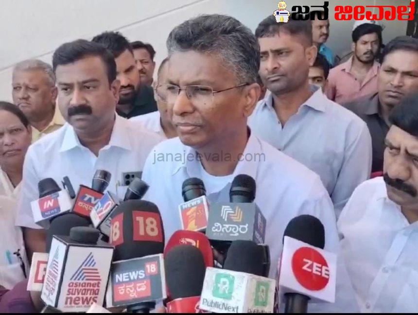 ತನ್ನ ಪುತ್ರಿ ಚುನಾವಣೆಗೆ ಸ್ಪರ್ಧಿಸಲ್ಲ ಎಂದ ಪ್ರಭಾವಿ ಸಚಿವ ತನ್ನ ಪುತ್ರಿ ಚುನಾವಣೆಗೆ ಸ್ಪರ್ಧಿಸಲ್ಲ ಎಂದ ಪ್ರಭಾವಿ ಸಚಿವ