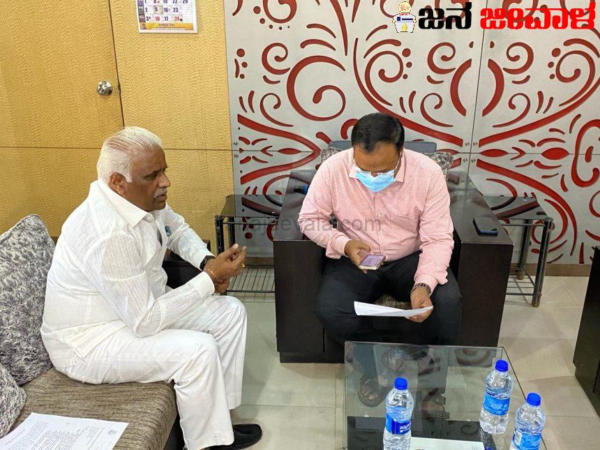 ಅಪಘಾತಕ್ಕೆ ತುತ್ತಾದ ಕುಟುಂಬಕ್ಕೆ ಸರಕಾರದಿಂದ ಸಹಾಯ ನೀಡಲು ಈರಣ್ಣ ಕಡಾಡಿ ಮನವಿ ಅಪಘಾತಕ್ಕೆ ತುತ್ತಾದ ಕುಟುಂಬಕ್ಕೆ ಸರಕಾರದಿಂದ ಸಹಾಯ ನೀಡಲು ಈರಣ್ಣ ಕಡಾಡಿ ಮನವಿ