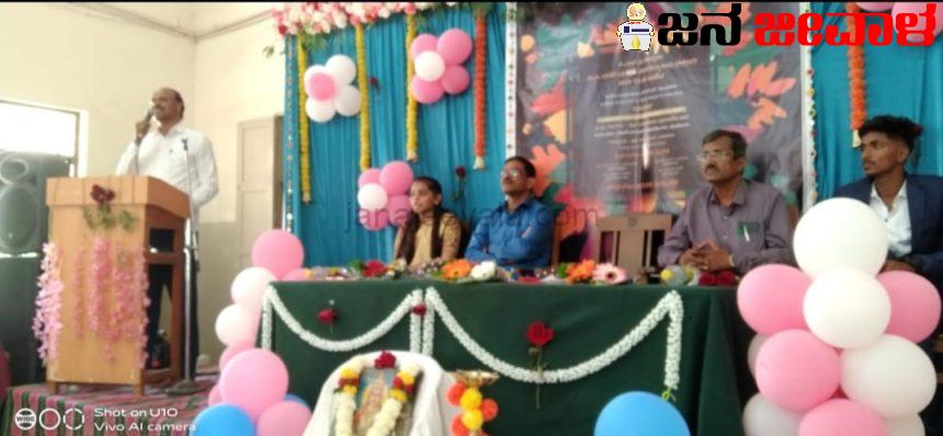 ಬೆಳಗಾವಿ ಜಿ.ಎ.ಪ.ಪೂ. ಮಹಾವಿದ್ಯಾಲಯದ ಪಿಯುಸಿ ವಿದ್ಯಾರ್ಥಿಗಳ ಬೀಳ್ಕೊಡುಗೆ : ವಿದ್ಯಾರ್ಥಿಗಳು ಶಿಕ್ಷಣದೊಂದಿಗೆ ಸಂಸ್ಕಾರ ರೂಢಿಸಿಕೊಳ್ಳಲು ಕರೆ ಬೆಳಗಾವಿ ಜಿ.ಎ.ಪ.ಪೂ. ಮಹಾವಿದ್ಯಾಲಯದ ಪಿಯುಸಿ ವಿದ್ಯಾರ್ಥಿಗಳ ಬೀಳ್ಕೊಡುಗೆ : ವಿದ್ಯಾರ್ಥಿಗಳು ಶಿಕ್ಷಣದೊಂದಿಗೆ ಸಂಸ್ಕಾರ ರೂಢಿಸಿಕೊಳ್ಳಲು ಕರೆ