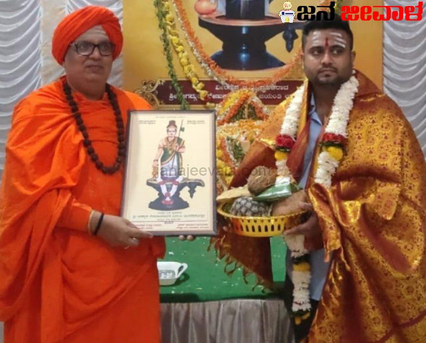 ಹುಕ್ಕೇರಿ ಶ್ರೀಗಳ ಆಶೀರ್ವಾದ ಪಡೆದ ಕಾಂಗ್ರೆಸ್ ಅಭ್ಯರ್ಥಿ ಮೃಣಾಲ್ ಹೆಬ್ಬಾಳ್ಕರ್ ಹುಕ್ಕೇರಿ ಶ್ರೀಗಳ ಆಶೀರ್ವಾದ ಪಡೆದ ಕಾಂಗ್ರೆಸ್ ಅಭ್ಯರ್ಥಿ ಮೃಣಾಲ್ ಹೆಬ್ಬಾಳ್ಕರ್