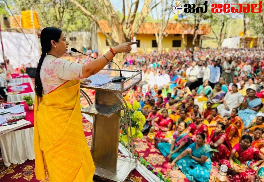 ಶ್ರೀಮಂತರಿಗಾಗಿ ಕೆಲಸ ಮಾಡುವುದು ಬಿಜೆಪಿ, ಬಡವರ ಪರ ಇರುವುದು ಕಾಂಗ್ರೆಸ್ – ಲಕ್ಷ್ಮೀ ಹೆಬ್ಬಾಳಕರ್ ಶ್ರೀಮಂತರಿಗಾಗಿ ಕೆಲಸ ಮಾಡುವುದು ಬಿಜೆಪಿ, ಬಡವರ ಪರ ಇರುವುದು ಕಾಂಗ್ರೆಸ್ – ಲಕ್ಷ್ಮೀ ಹೆಬ್ಬಾಳಕರ್