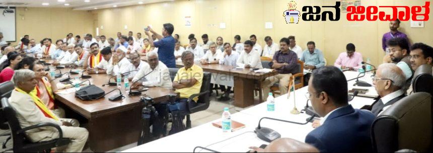ಗಡಿ ಮತ್ತು ನದಿಗಳ ಸಂರರಕ್ಷಣಾ ಆಯೋಗದ ಸಭೆ : ಗಡಿ ಸಮಸ್ಯೆ-ಅಹವಾಲು ಸ್ವೀಕರಿಸಲು ಸುವರ್ಣ ಸೌಧದಲ್ಲಿ ಗಡಿ ಆಯೋಗದ ಕಚೇರಿ ಸ್ಥಾಪನೆ ಗಡಿ ಮತ್ತು ನದಿಗಳ ಸಂರರಕ್ಷಣಾ ಆಯೋಗದ ಸಭೆ : ಗಡಿ ಸಮಸ್ಯೆ-ಅಹವಾಲು ಸ್ವೀಕರಿಸಲು ಸುವರ್ಣ ಸೌಧದಲ್ಲಿ ಗಡಿ ಆಯೋಗದ ಕಚೇರಿ ಸ್ಥಾಪನೆ