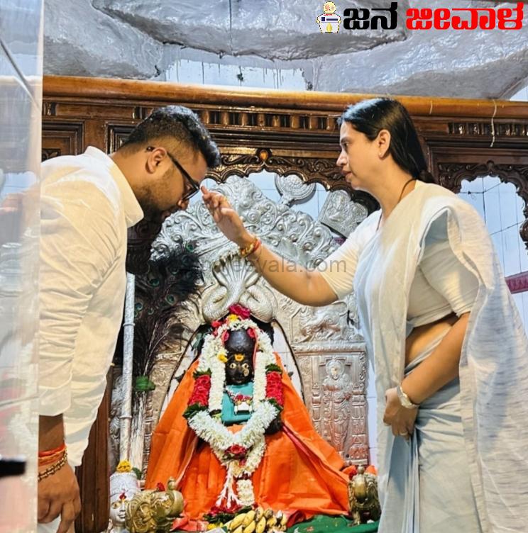 ಮೃಣಾಲ್ ಜನ ಬೆಂಬಲ ಕಂಡು ಕಮಲ ವಿಲವಿಲ : ತಾಯಿಯ ಹಾದಿಯಲ್ಲಿ ಸುಪುತ್ರನ ರಾಜ ನಡಿಗೆ…! ಮೃಣಾಲ್ ಜನ ಬೆಂಬಲ ಕಂಡು ಕಮಲ ವಿಲವಿಲ : ತಾಯಿಯ ಹಾದಿಯಲ್ಲಿ ಸುಪುತ್ರನ ರಾಜ ನಡಿಗೆ…!