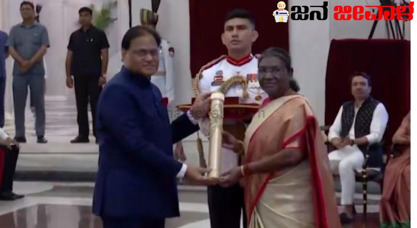 ನಾಲ್ವರಿಗೆ ಭಾರತ ರತ್ನ ಪ್ರದಾನ ನಾಲ್ವರಿಗೆ ಭಾರತ ರತ್ನ ಪ್ರದಾನ