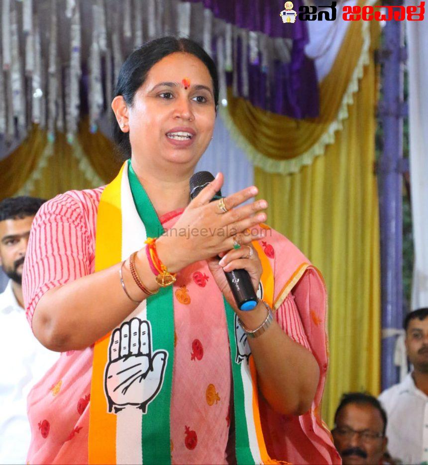 ರಾಮದುರ್ಗ ಕೆರೆಗಳ ತುಂಬಿಸಲು ಪ್ರಯತ್ನ: ಸಚಿವೆ ಲಕ್ಷ್ಮೀ ಹೆಬ್ಬಾಳ್ಕರ್ ಕೆ.ಚಂದರಗಿಯಲ್ಲಿ ಸಚಿವರಿಂದ ಬಿರುಸಿನ ಪ್ರಚಾರ ರಾಮದುರ್ಗ ಕೆರೆಗಳ ತುಂಬಿಸಲು ಪ್ರಯತ್ನ: ಸಚಿವೆ ಲಕ್ಷ್ಮೀ ಹೆಬ್ಬಾಳ್ಕರ್ ಕೆ.ಚಂದರಗಿಯಲ್ಲಿ ಸಚಿವರಿಂದ ಬಿರುಸಿನ ಪ್ರಚಾರ