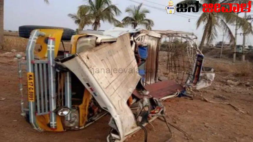 ಬೆಳಗಾವಿಯಿಂದ ಕಾಕೋಳ ಗ್ರಾಮಕ್ಕೆ ಬರುವಾಗ ದುರಂತ : 3 ಜನ, 10 ಕ್ಕೂ ಹೆಚ್ಚು ಕುರಿಗಳ ಸಾವು ಬೆಳಗಾವಿಯಿಂದ ಕಾಕೋಳ ಗ್ರಾಮಕ್ಕೆ ಬರುವಾಗ ದುರಂತ : 3 ಜನ, 10 ಕ್ಕೂ ಹೆಚ್ಚು ಕುರಿಗಳ ಸಾವು