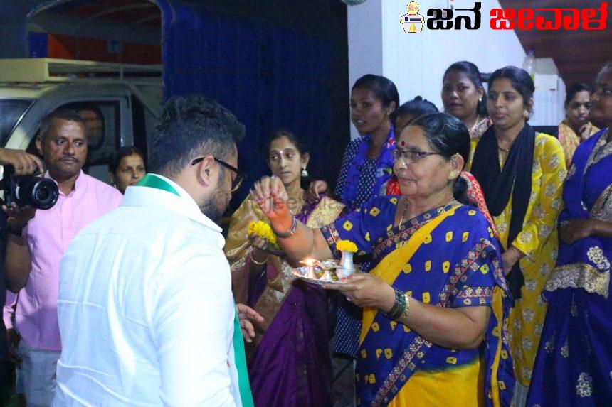 ಆನಗೋಳ, ವಡಗಾವಿ ಪ್ರದೇಶದಲ್ಲಿ ಮೃಣಾಲ ಹೆಬ್ಬಾಳಕರ್ ಮತಯಾಚನೆ: ಜನರಿಂದ ಭಾರೀ ಬೆಂಬಲ ಆನಗೋಳ, ವಡಗಾವಿ ಪ್ರದೇಶದಲ್ಲಿ ಮೃಣಾಲ ಹೆಬ್ಬಾಳಕರ್ ಮತಯಾಚನೆ: ಜನರಿಂದ ಭಾರೀ ಬೆಂಬಲ