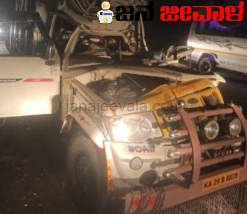 ಲಾರಿಗೆ ಬೊಲೆರೋ ಡಿಕ್ಕಿ: ಅಥಣಿ ಮೂಲದ ಇಬ್ಬರು ಸಾವು ಲಾರಿಗೆ ಬೊಲೆರೋ ಡಿಕ್ಕಿ: ಅಥಣಿ ಮೂಲದ ಇಬ್ಬರು ಸಾವು