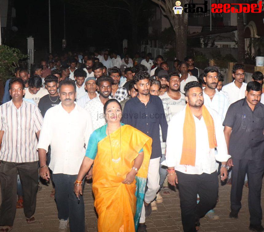 ಬೆಳಗಾವಿ ದಕ್ಷಿಣದಲ್ಲೂ ಕಾಂಗ್ರೆಸ್ ಗೆ ಭರ್ಜರಿ ಮುನ್ನಡೆ : ಮೃಣಾಲ ಹೆಬ್ಬಾಳಕರ್ ವಿಶ್ವಾಸ ಬೆಳಗಾವಿ ದಕ್ಷಿಣದಲ್ಲೂ ಕಾಂಗ್ರೆಸ್ ಗೆ ಭರ್ಜರಿ ಮುನ್ನಡೆ : ಮೃಣಾಲ ಹೆಬ್ಬಾಳಕರ್ ವಿಶ್ವಾಸ